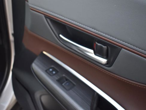 Used 2021 Toyota Venza Limited image 51