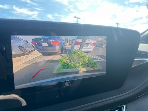 Used 2025 Buick Envista Preferred image 23