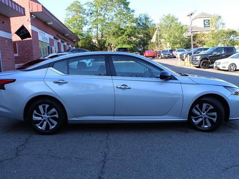 Used 2024 Nissan Altima 2.5 S FWD image 6