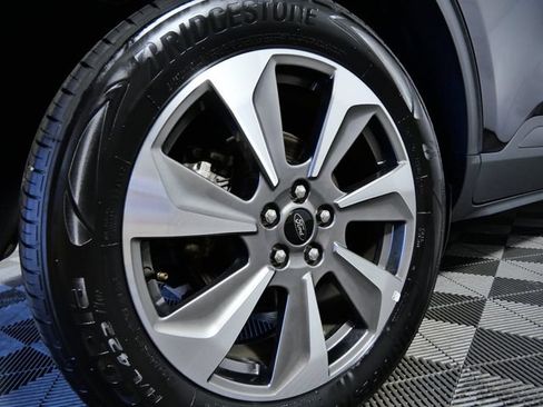 Certified 2025 Ford Escape Platinum AWD/4WD image 9