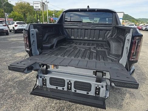 New 2025 GMC Hummer EV 3X image 9