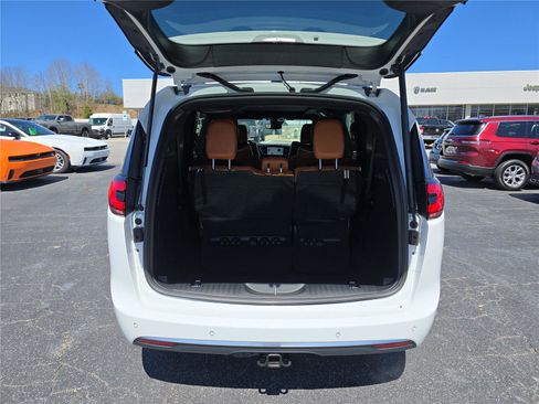 New 2026 Chrysler Pacifica Pinnacle AWD/4WD image 5