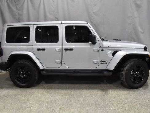 Used 2022 Jeep Wrangler Unlimited Sahara image 2