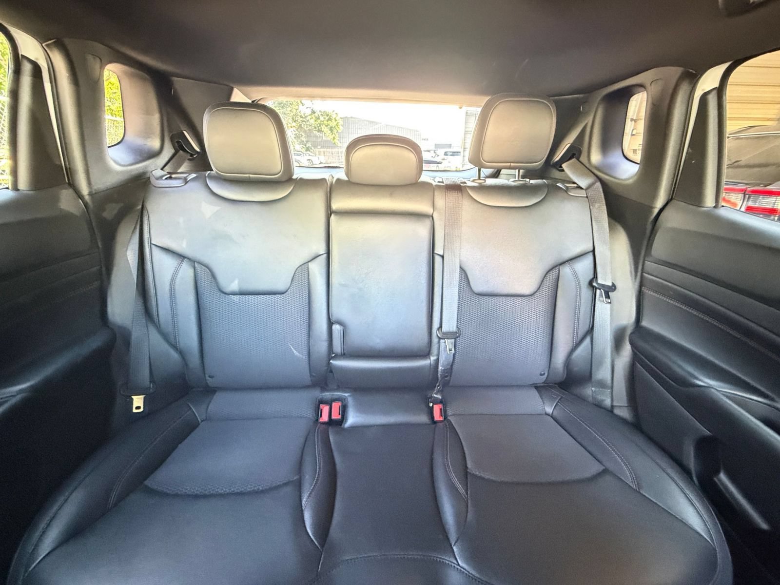 Used 2025 Jeep Compass Trailhawk AWD/4WD image 37