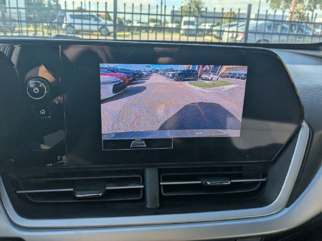 Used 2024 Chevrolet Trax RS w/ Driver Confidence Package FWD image 20