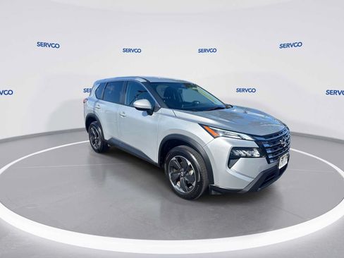 Used 2024 Nissan Rogue SV AWD/4WD image 2