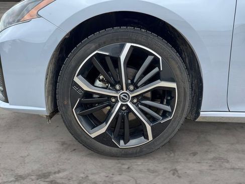 Used 2024 Nissan Altima 2.5 SR FWD image 9