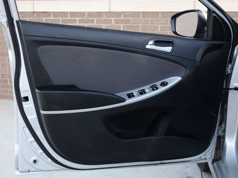 Used 2013 Hyundai Accent GS FWD image 15