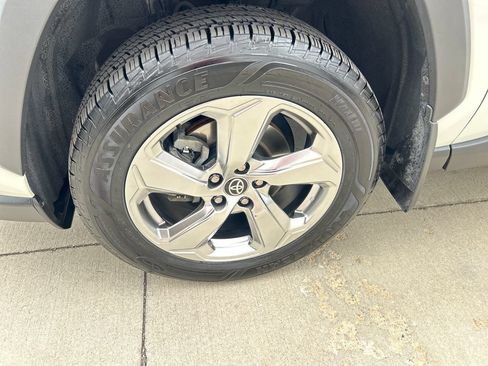 Certified 2021 Toyota RAV4 XLE Premium AWD/4WD image 16