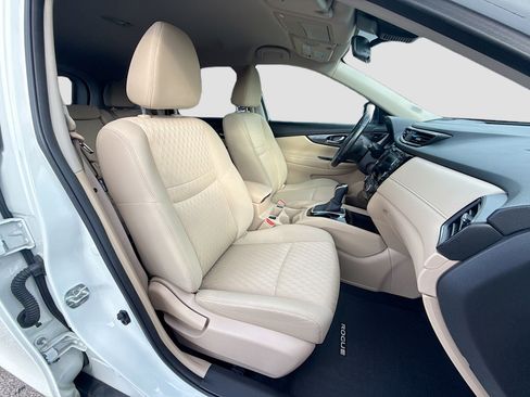 Used 2020 Nissan Rogue SV image 16