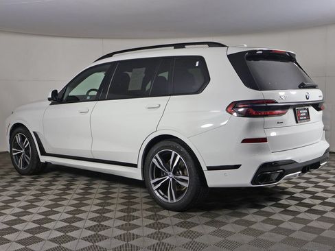 Used 2024 BMW X7 xDrive40i w/ M Sport Package AWD/4WD image 11