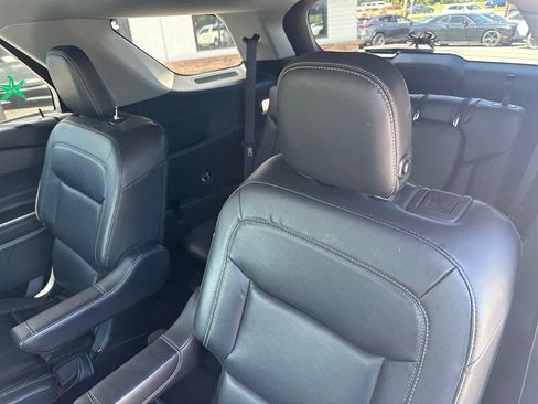 Used 2020 Ford Explorer XLT w/ Equipment Group 202A AWD/4WD image 5