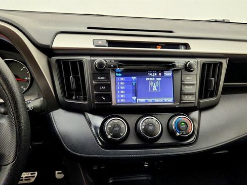 Used 2016 Toyota RAV4 LE FWD image 17