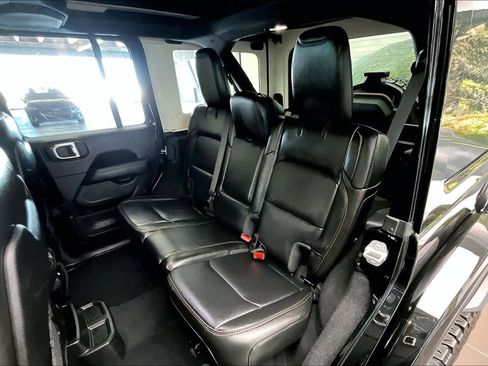 Used 2022 Jeep Wrangler Unlimited Rubicon w/ Xtreme Recon 35" Tire Package AWD/4WD image 21