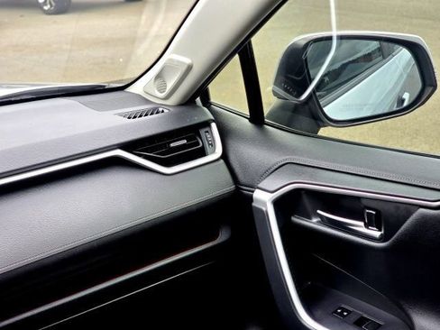 Used 2019 Toyota RAV4 Limited image 23