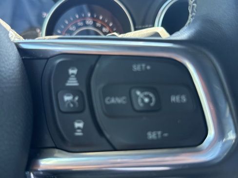 Used 2022 Jeep Wrangler Unlimited Sahara w/ LED Lighting Group AWD/4WD image 14