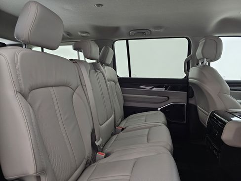 Used 2022 Jeep Wagoneer Series II image 29