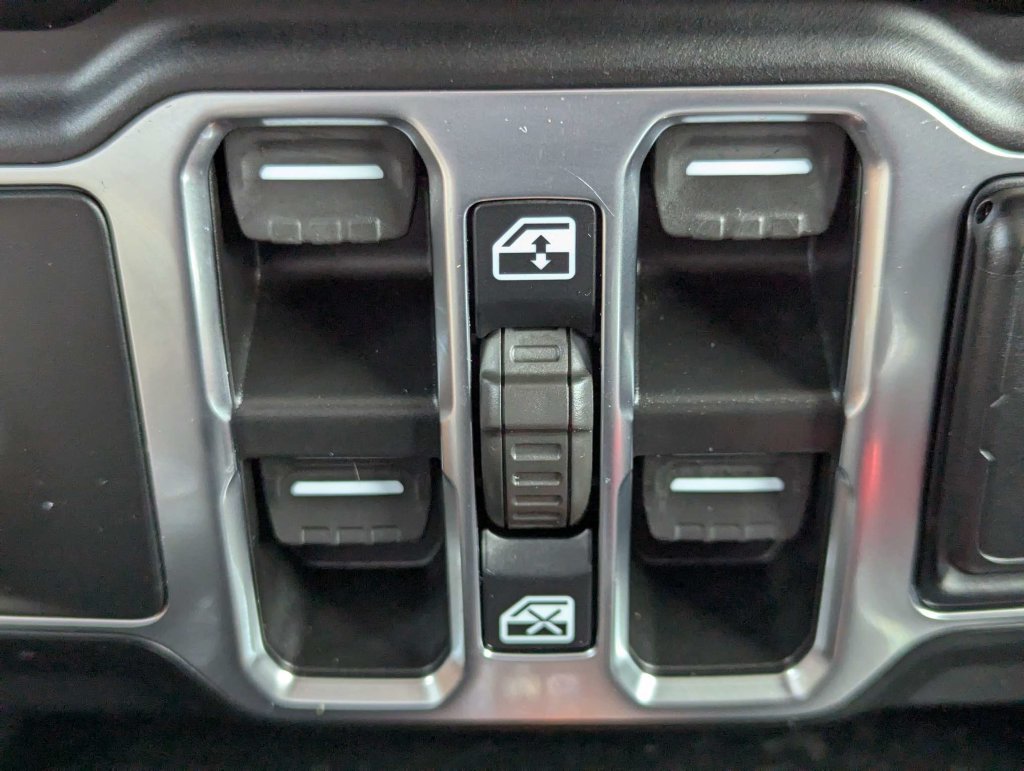 Used 2023 Jeep Wrangler Unlimited Sahara w/ Cold Weather Group AWD/4WD image 23