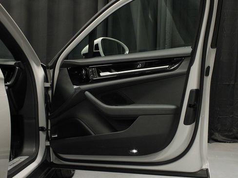 Certified 2025 Porsche Panamera 4 AWD/4WD image 16