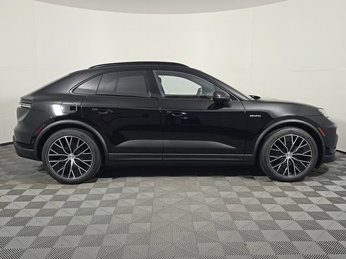 Certified 2026 Porsche Macan 4 Electric AWD/4WD image 8
