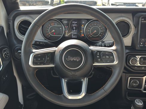 Used 2023 Jeep Wrangler Unlimited Sahara AWD/4WD image 11