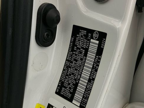 Used 2016 Toyota Avalon Limited w/ Toyota Safety Sense Package image 33