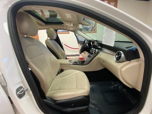 Used 2018 Mercedes-Benz C 350e Sedan w/ Premium Package image 19