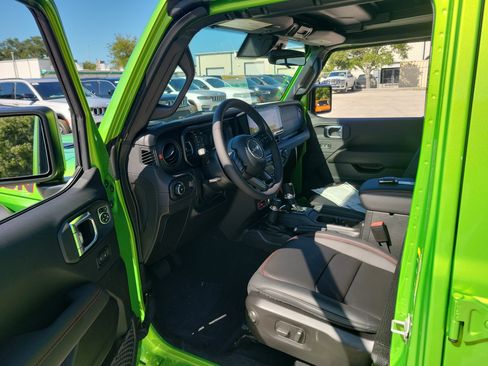 New 2025 Jeep Wrangler Unlimited Rubicon image 12