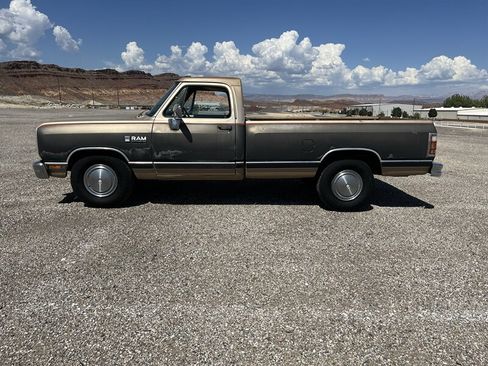 Used 1990 Dodge D/W Truck 250 RWD image 5