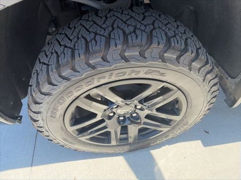 Used 2024 Chevrolet Silverado 1500 LT Trail Boss w/ Convenience Package II AWD/4WD image 12