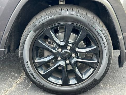 Used 2020 Jeep Grand Cherokee Altitude AWD/4WD image 45