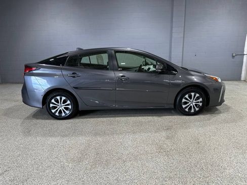 Used 2019 Toyota Prius XLE w/ Protection Package #3 AWD/4WD image 2