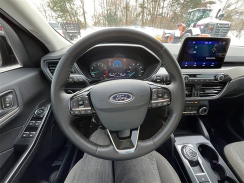Used 2022 Ford Escape SE w/ SE Sport Appearance Package image 11