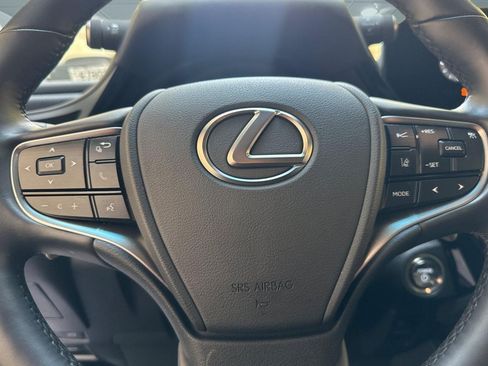 Used 2025 Lexus ES 300h w/ Premium Package FWD image 10