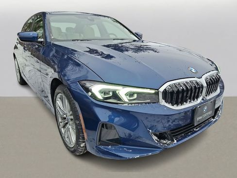Certified 2023 BMW 330i xDrive Sedan w/ Convenience Package image 3