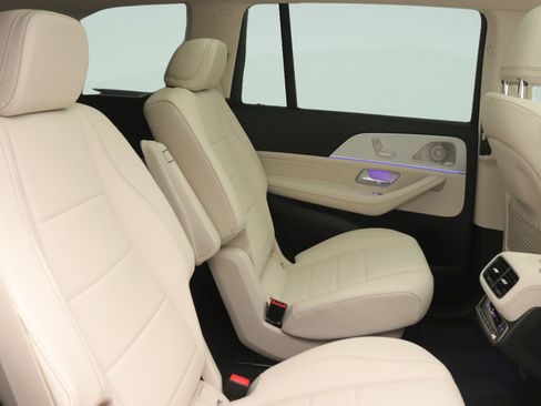 New 2026 Mercedes-Benz GLS 450 4MATIC image 8