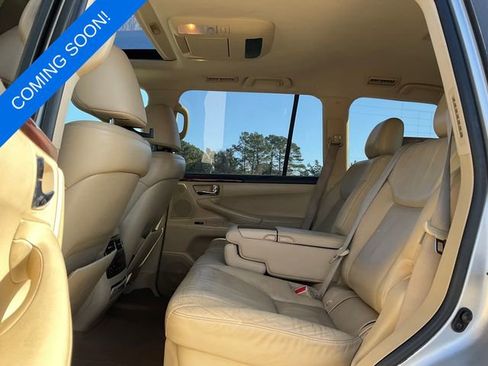 Used 2011 Lexus LX 570 4WD w/ Luxury Pkg image 5