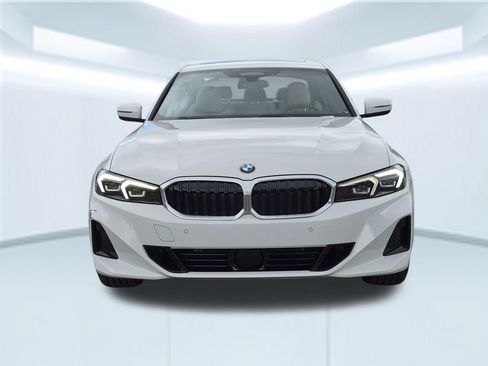 Used 2025 BMW 330i Sedan w/ Premium Package RWD image 8
