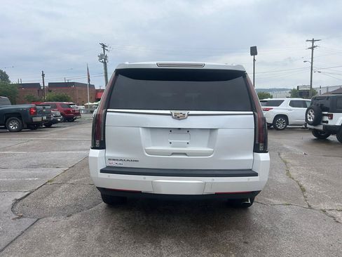 Used 2016 Cadillac Escalade Luxury AWD/4WD image 6
