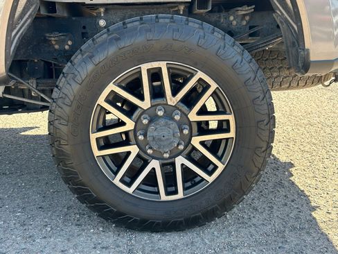 Used 2019 Ford F350 Lariat w/ Lariat Ultimate Package image 9