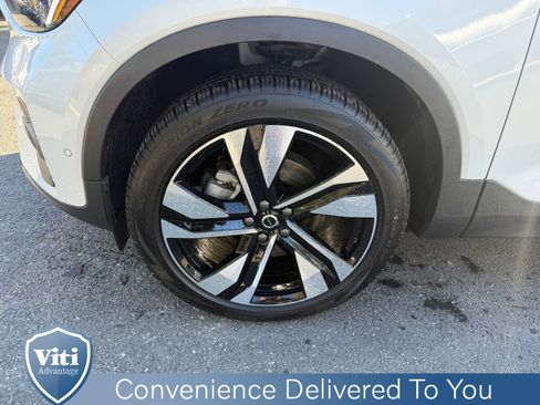 Used 2024 Volvo XC40 B5 Ultimate w/ Protection Package Premier image 12