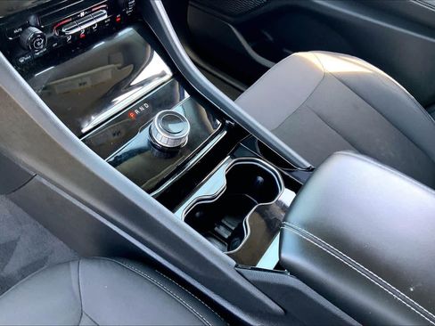 Used 2023 Jeep Grand Cherokee L Laredo image 17