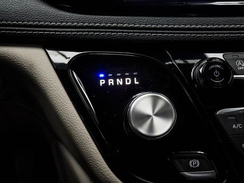 Used 2023 Chrysler Pacifica Limited image 19