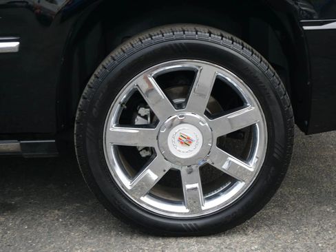 Used 2010 Cadillac Escalade Premium image 27