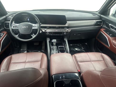 Used 2023 Kia Telluride EX w/ EX Captain's Chair Package FWD image 10