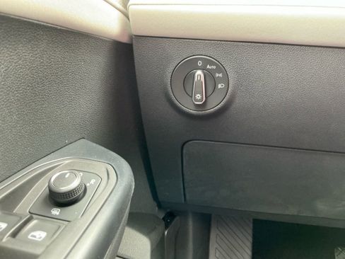 New 2025 Volkswagen Taos SE image 21