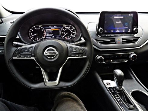 Used 2022 Nissan Altima 2.5 SV image 17