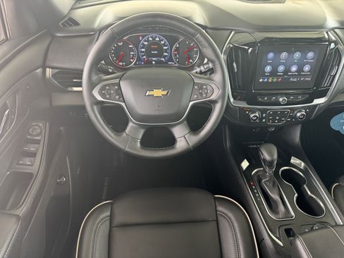 Used 2023 Chevrolet Traverse Premier image 17