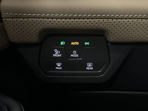 Used 2024 Volkswagen Atlas Cross Sport SE image 24