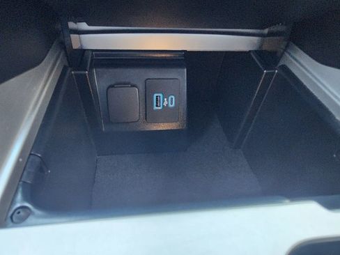 Used 2022 Ford Explorer XLT w/ Equipment Group 202A image 38